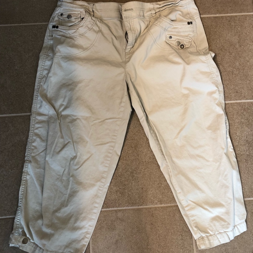 Style & co khaki capris